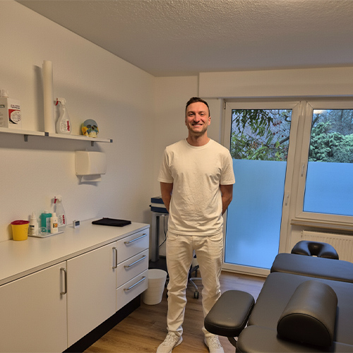 Joscha Gärtner - Physiotherapeut mit der Weiterbildungsbezeichnung Osteopath Joscha Gärtner - Physiotherapeut mit der Weiterbildungsbezeichnung Osteopath